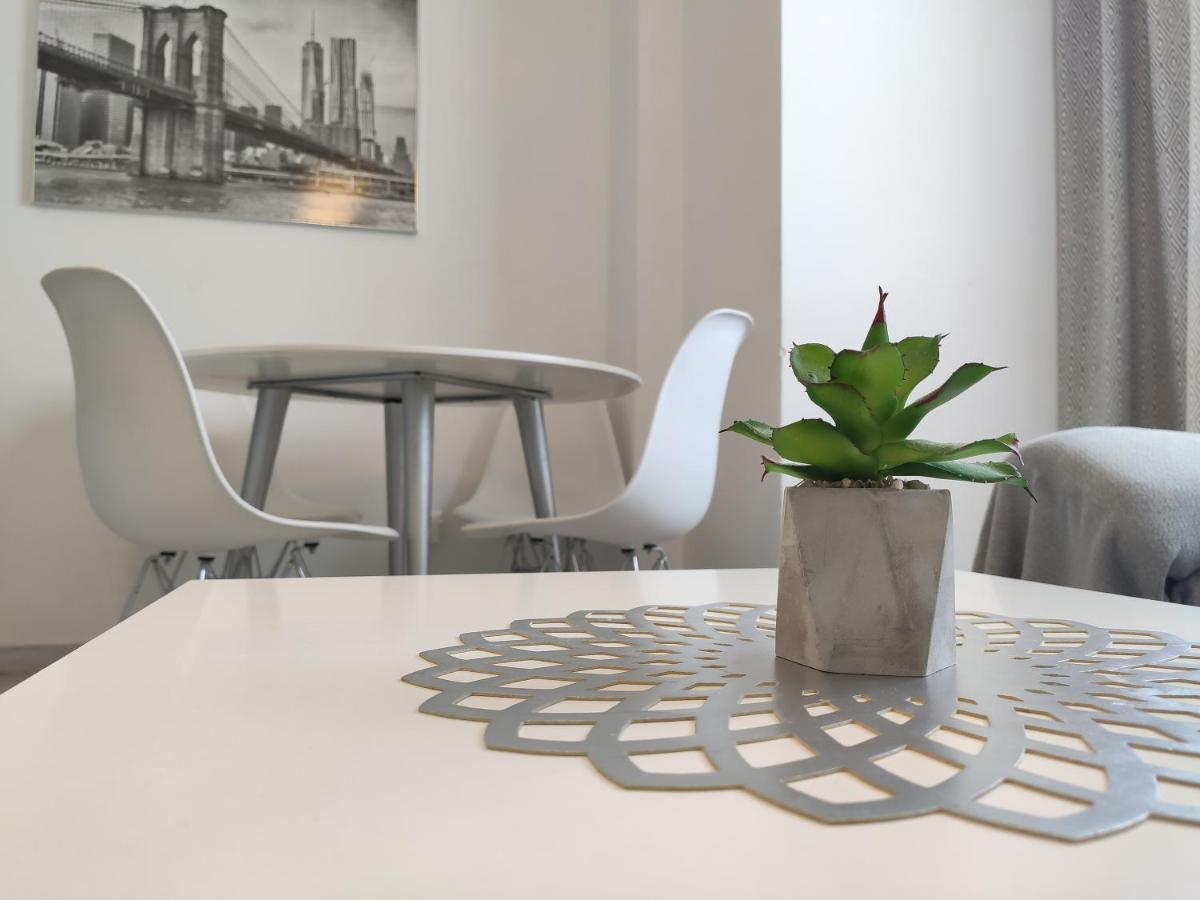 Apartamentos Seneca Junto Al Centro Малага Экстерьер фото