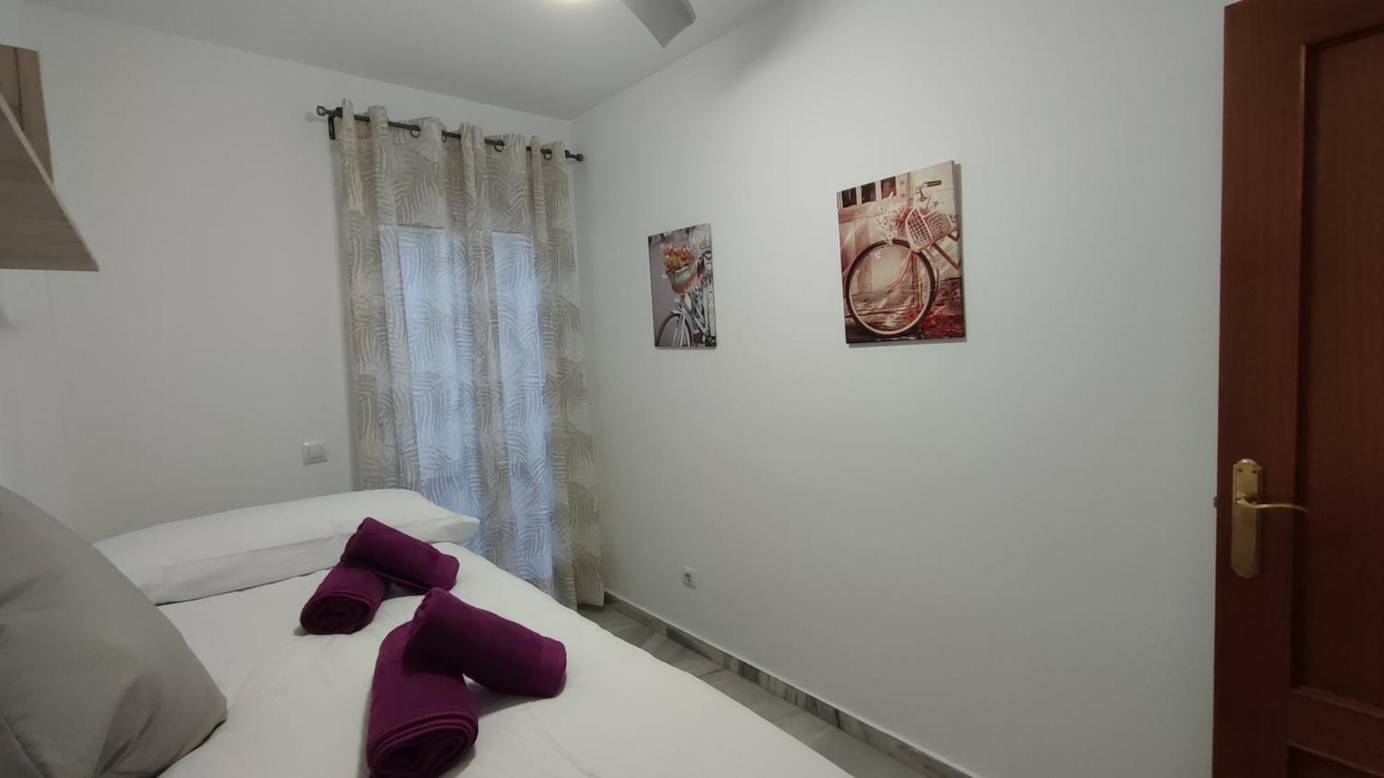 Apartamentos Seneca Junto Al Centro Малага Экстерьер фото